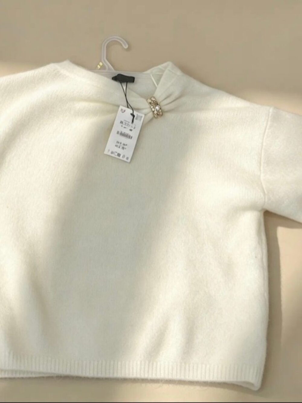 White Knit Sweater Gold Ring Detail — Chandail blanc Femme XL NWT